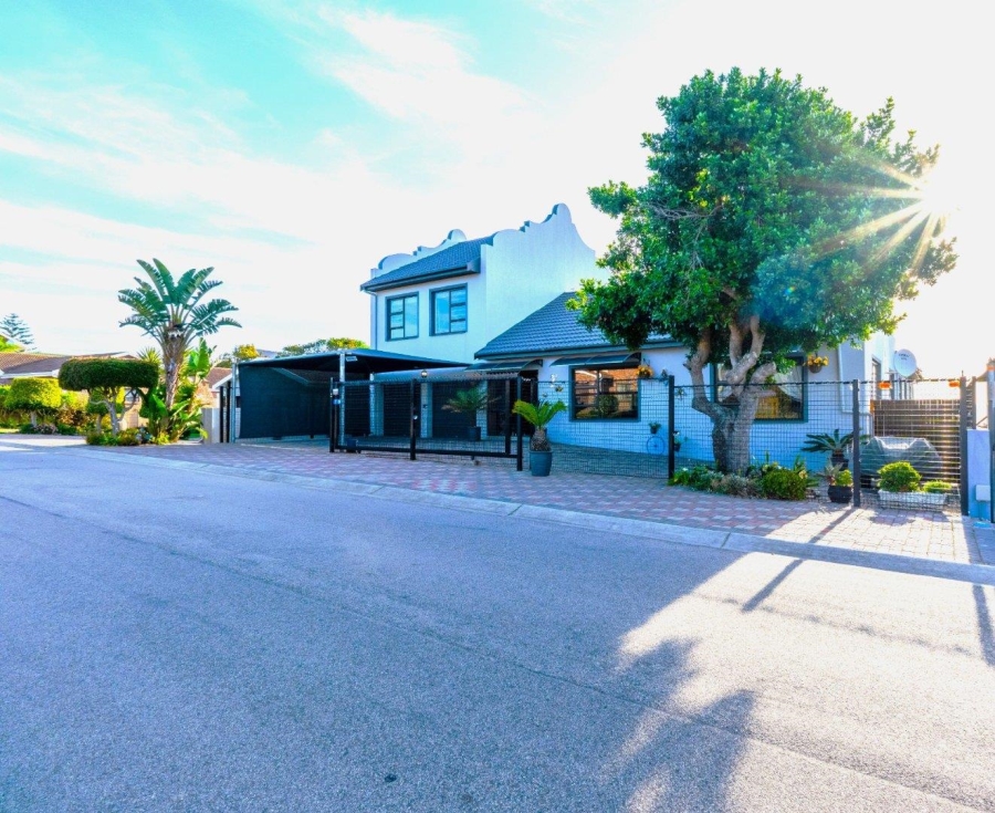 4 Bedroom Property for Sale in Reebok Western Cape